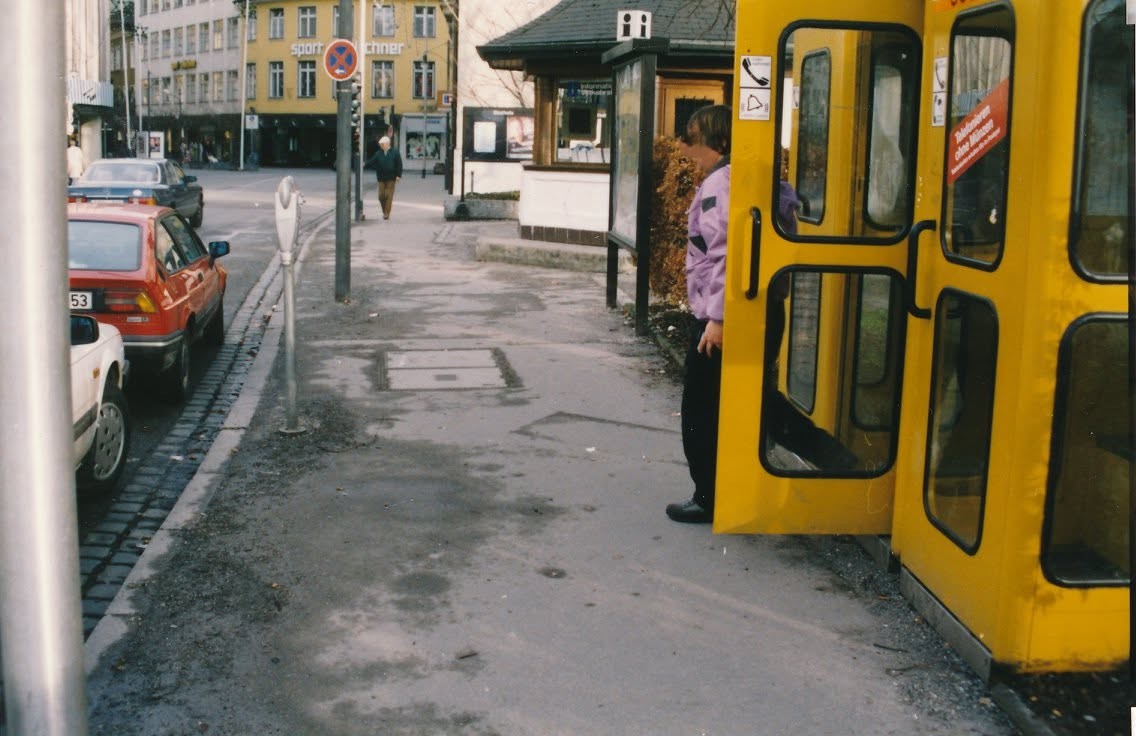 513842493_23972462712373382_8368112503783506073_n Telefonzellen an der Münchener Straße in Rosenheim im Jahr 1991. Foto: Archiv Herbert Borrmann