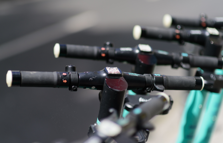 Unfall in Rosenheim: Zwei Jugendliche auf E-Scooter verletzt