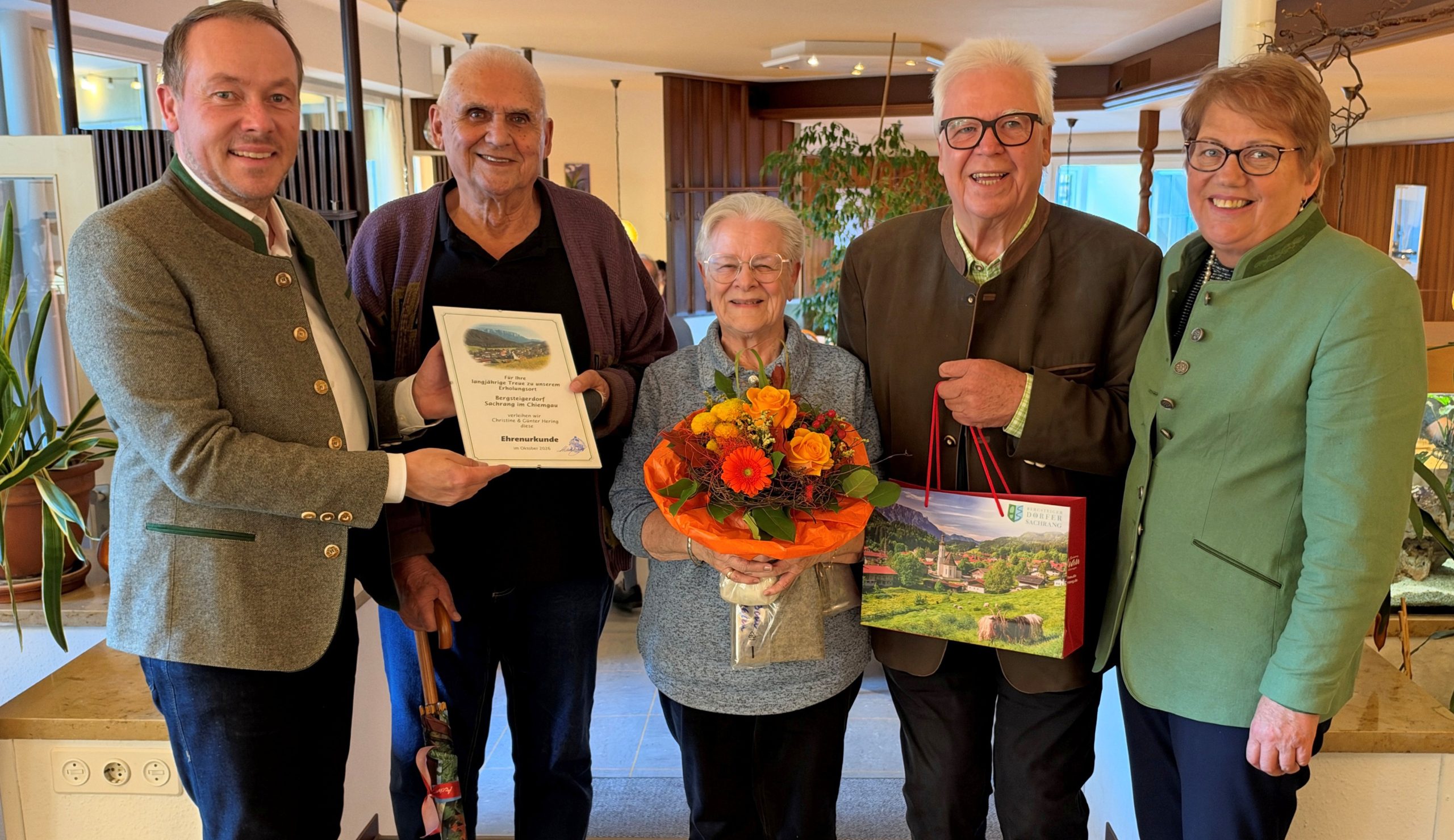 Hering über 80x_Benno und Kathi Pertl_1 Seit vielen Jahren verbringen Günter und Christine Hering aus Hessen ihren Urlaub in Sachrang. Foto: re