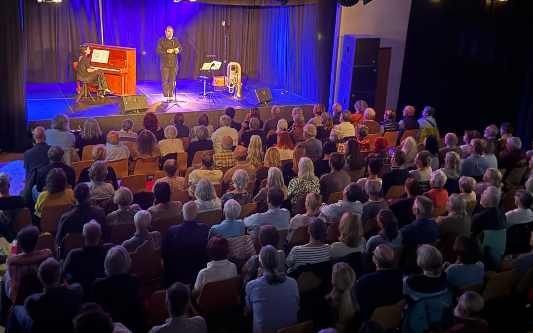 40 Jahre Rosenheimer Kleinkunsttage: Auftakt mit „Starckdeutsch“ und viel Humor