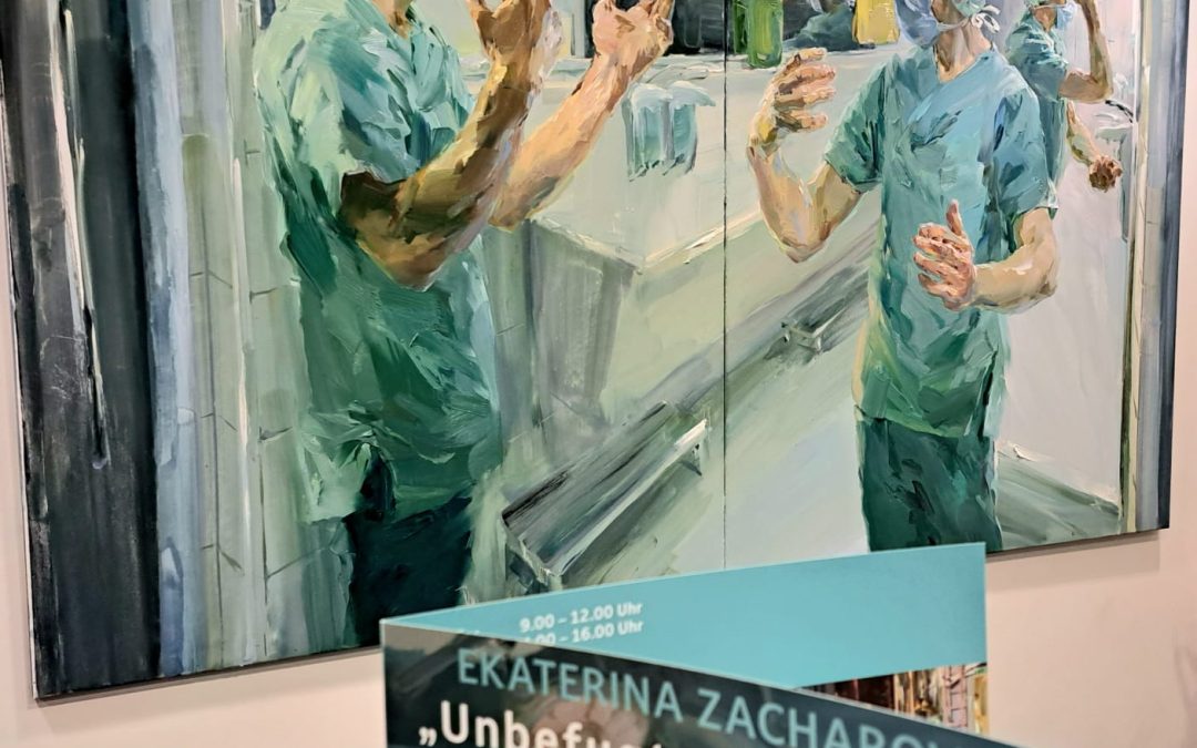 Ekaterina Zacharova zeigt in Rosenheim Bilder zwischen OP-Saal und Ballett