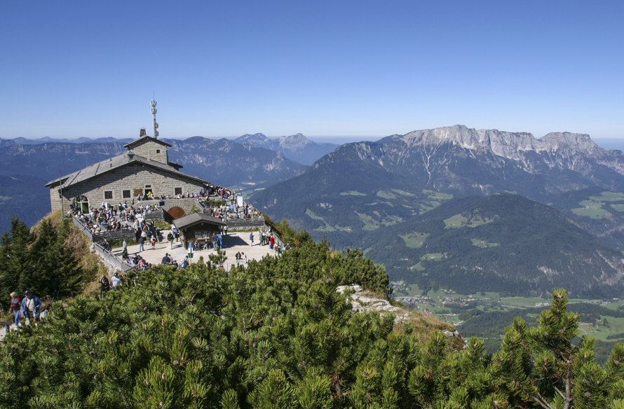 Kehlsteinhaus in Vollbrand – Polizei nimmt verdächtige Person fest