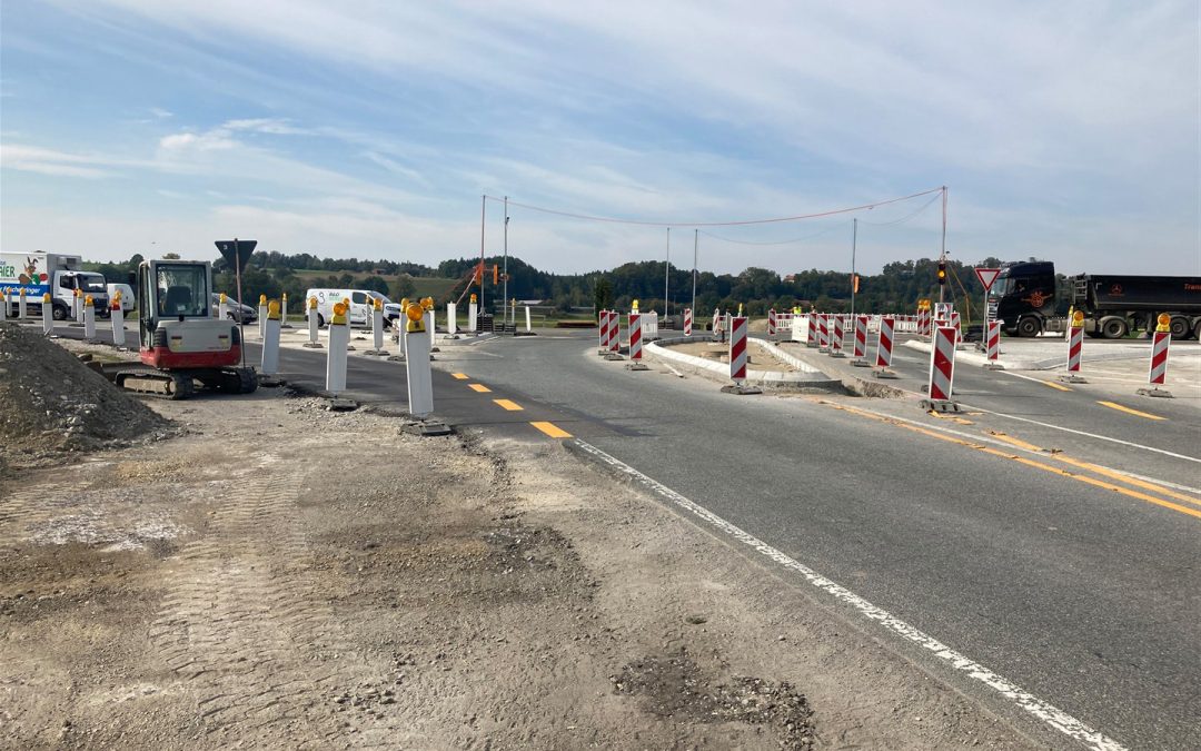 B 15 bei Griesstätt: Ampelbau fast fertig – ab Dienstag drohen längere Wartezeiten