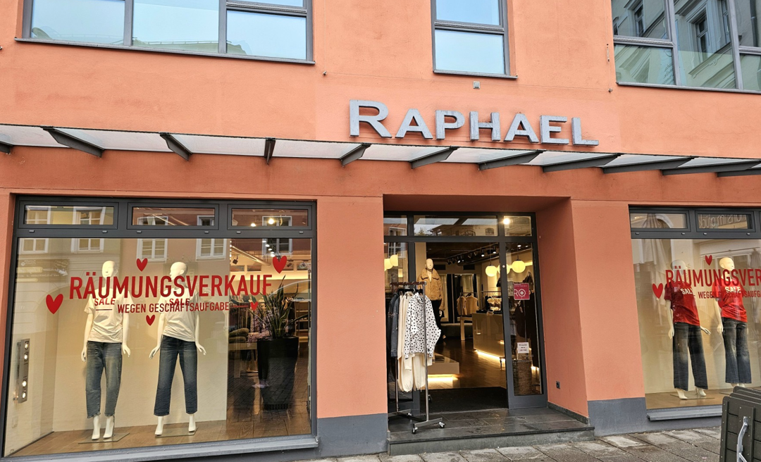 Räumungsverkauf bei Modeboutique Raphael am Rosenheimer Ludwigsplatz