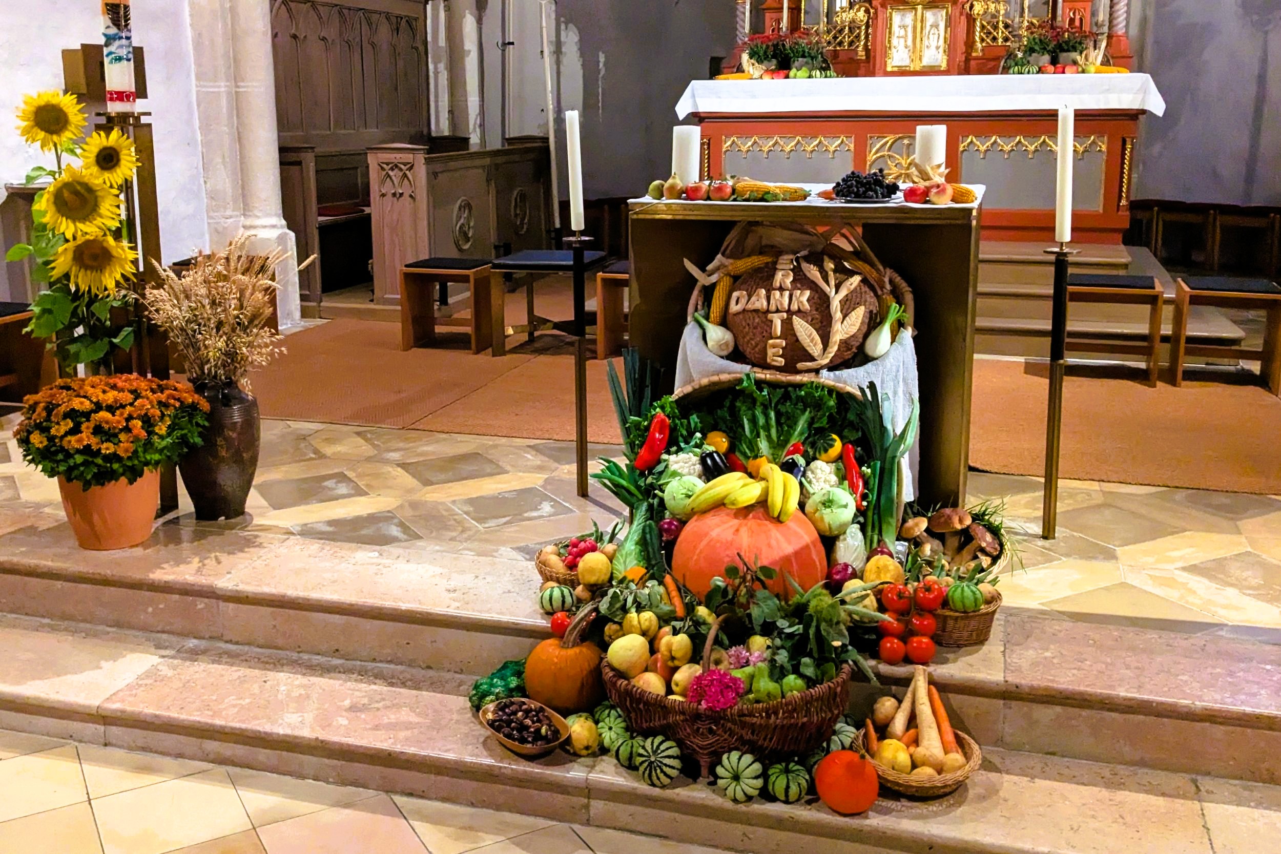 Der geschmückte Altar Copyright Pfarrgemeinde Kammer Der geschmückte Altar Copyright Pfarrgemeinde Kammer