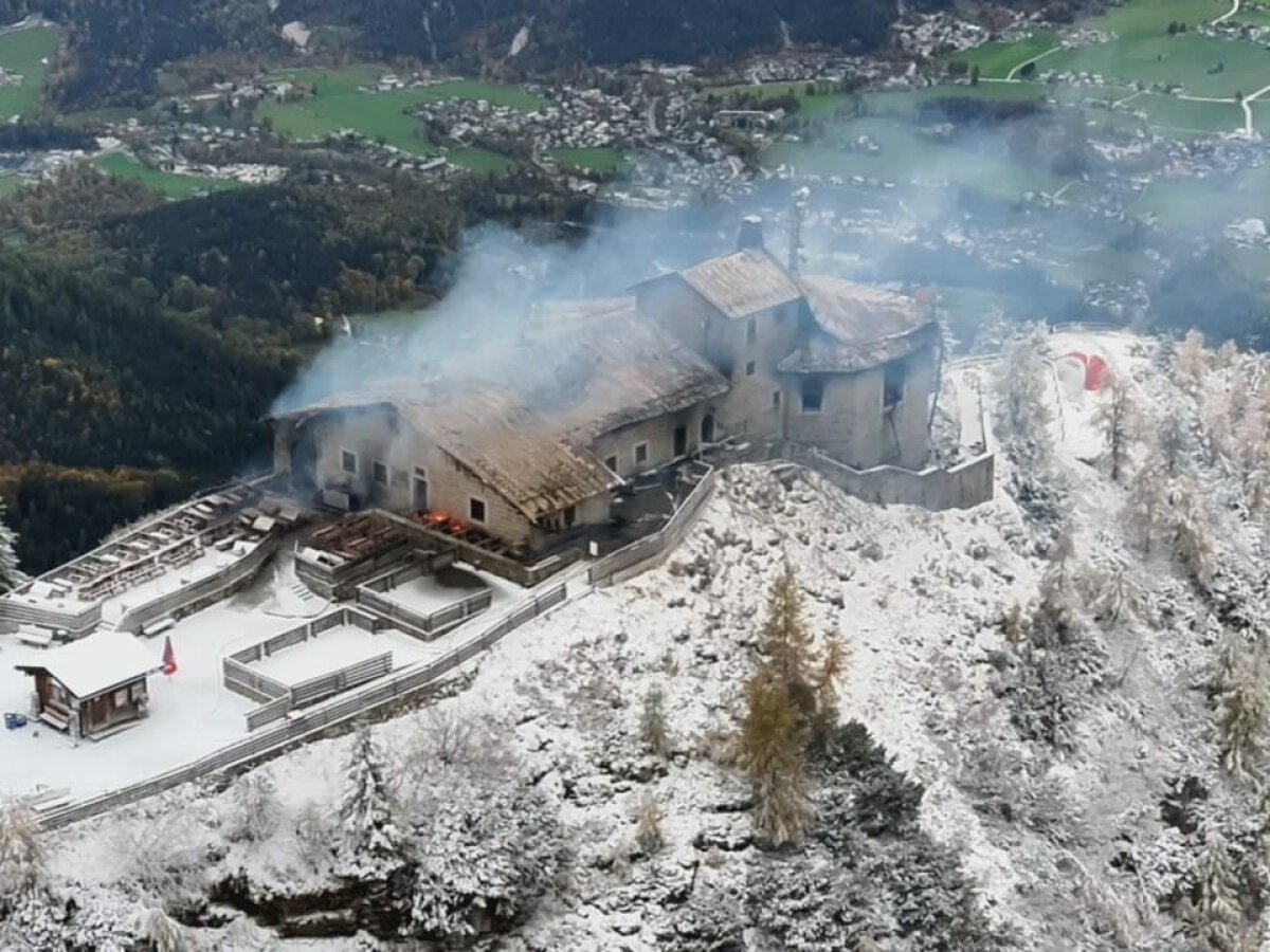 fittosize_1200_0_8cee79425b65e9bc88921ea10706092d_261024_ppobs_brand_kehlsteinhaus1 Das Kehlsteinhaus wurde durch den Brand weitestgehend zerstört. Foto: Copyright Polizeipräsidium Oberbayern Süd
