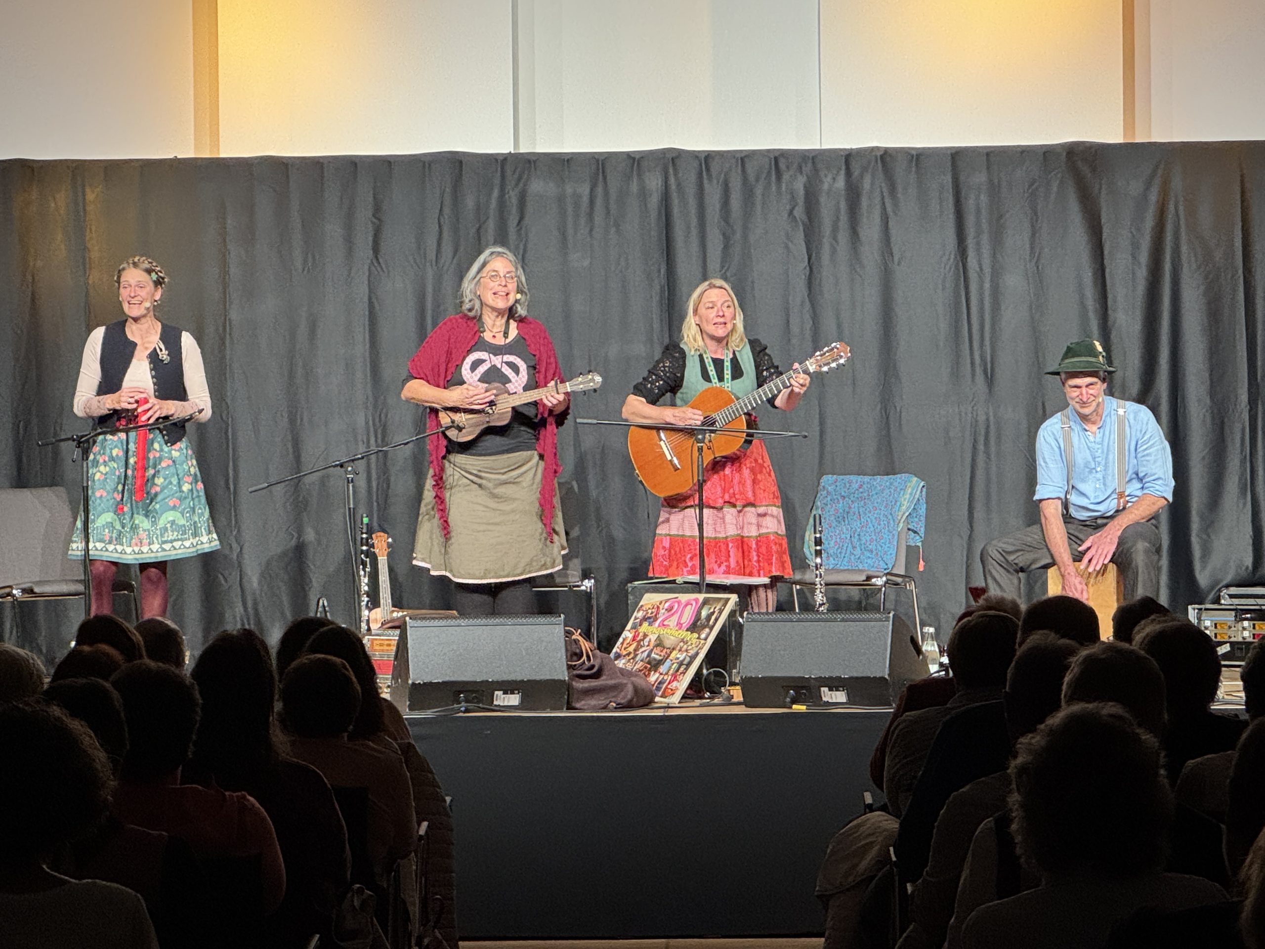 neurisenheimer1 Die Neurosenheimer sorgten für einen unterhaltsamen Abend in der Bruckmühler Kulturmühle. Foto: Copyright Martina Neuhausen